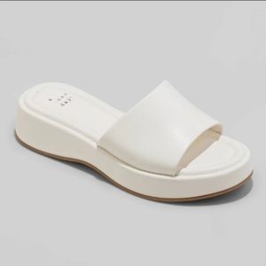 Women’s Carlita Sandals Wide Width in White 5.5W